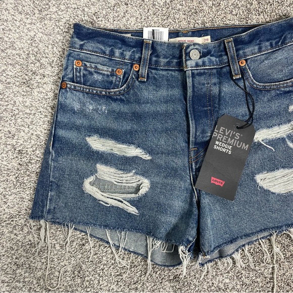 Levi's Pants - Levi’s || Distressed Wedgie Shorts Size 28
